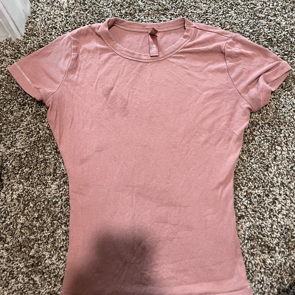 Skims light pink top